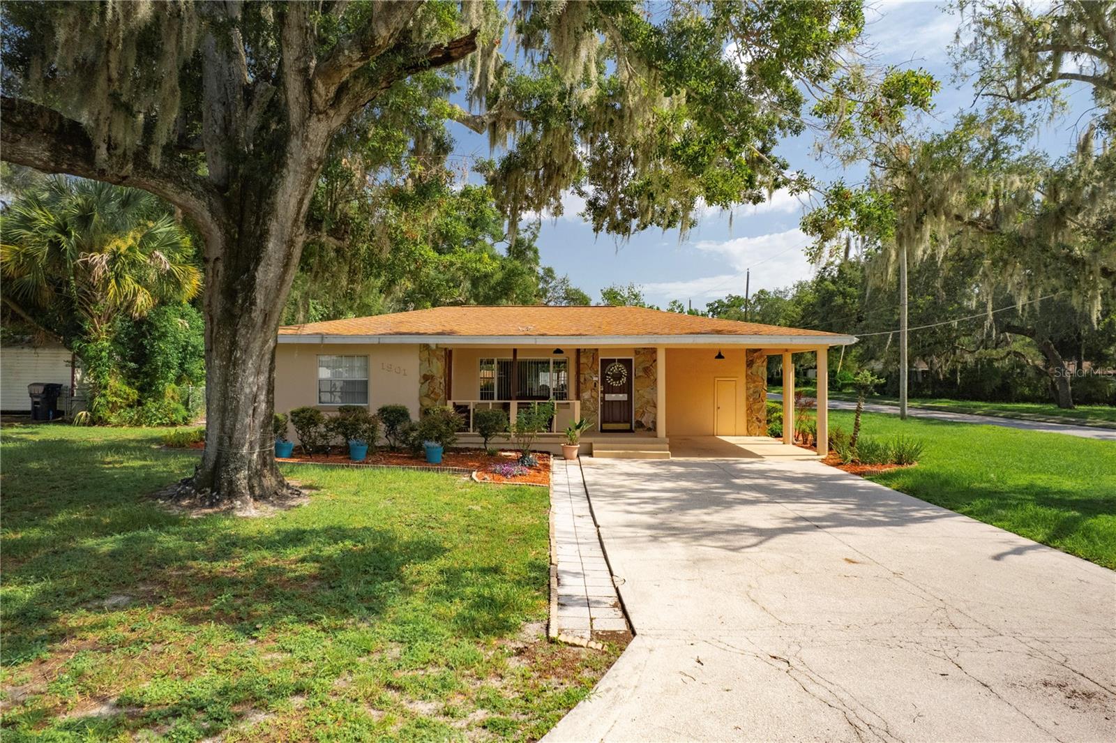 1901 E Paris St, Tampa, FL 33610