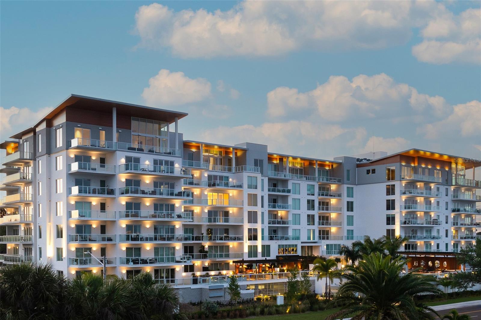 1020 Sunset Point Rd #512, Clearwater, FL 33755