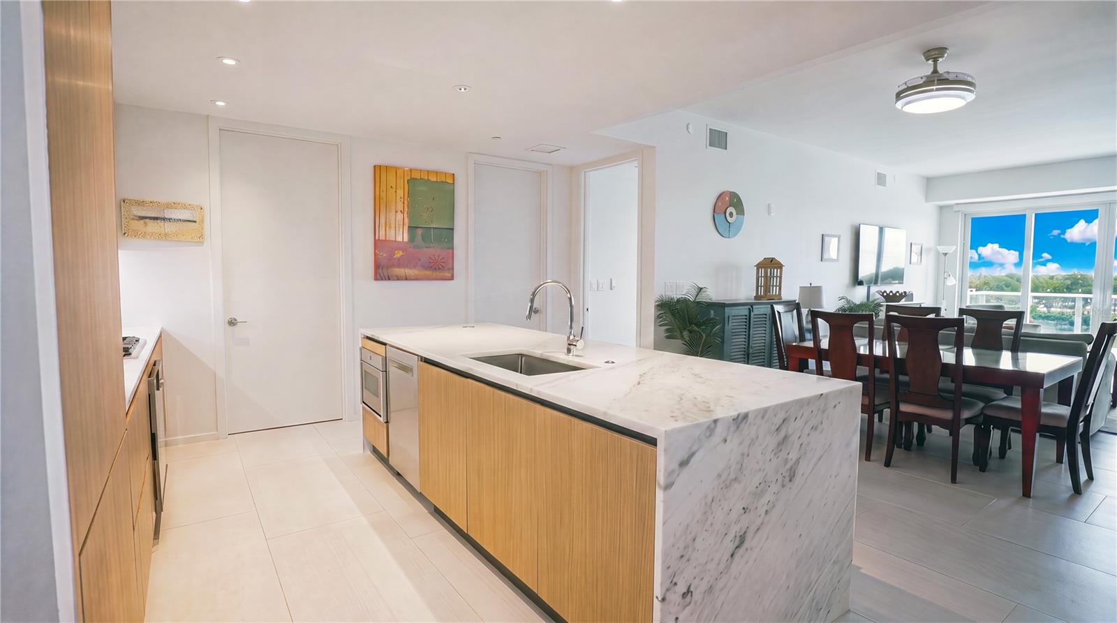 1020 Sunset Point Rd #512, Clearwater, FL 33755