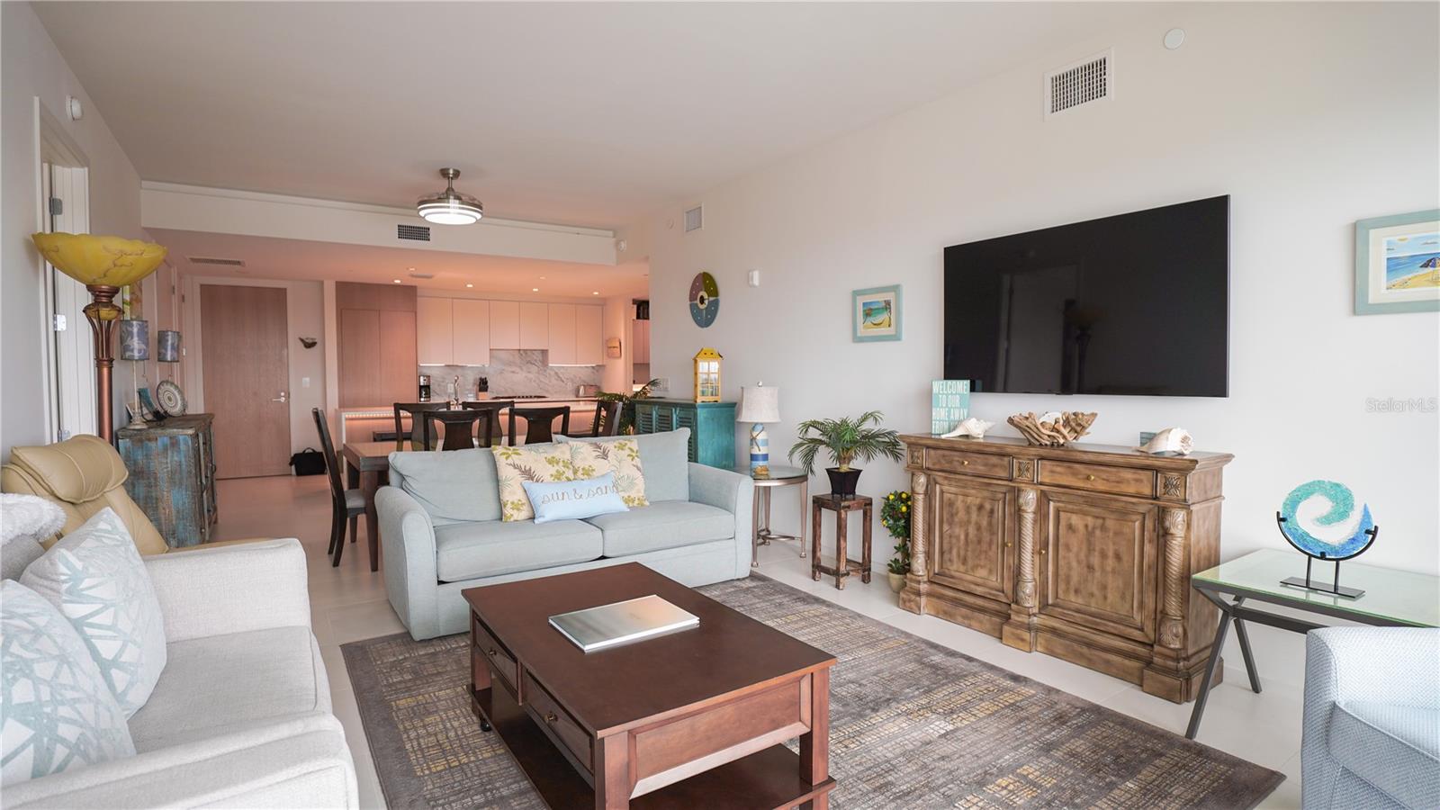 1020 Sunset Point Rd #512, Clearwater, FL 33755