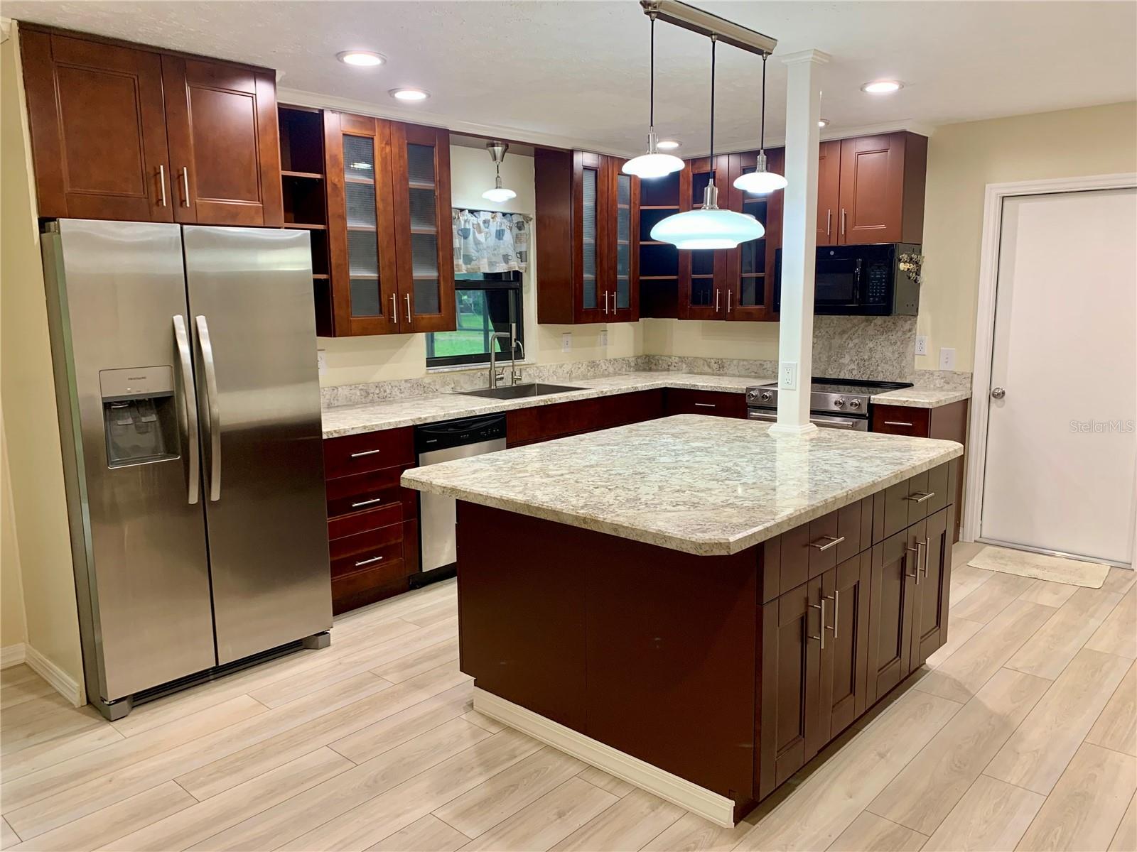 660 Sundance Trl, Wimauma, FL 33598