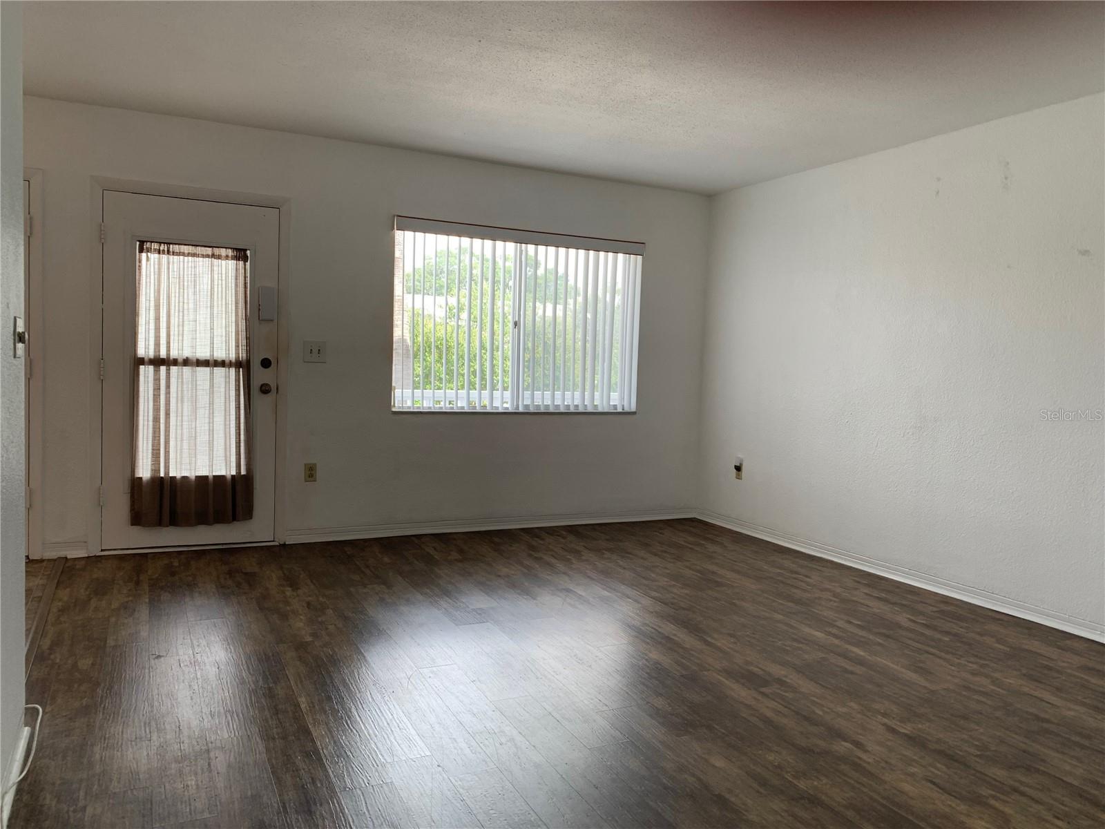 8126 112th St #203, Seminole, FL 33772