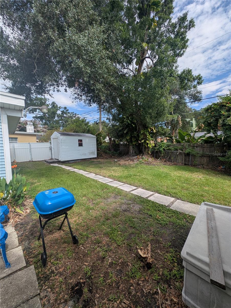 1529 W River Ln, Tampa, FL 33603