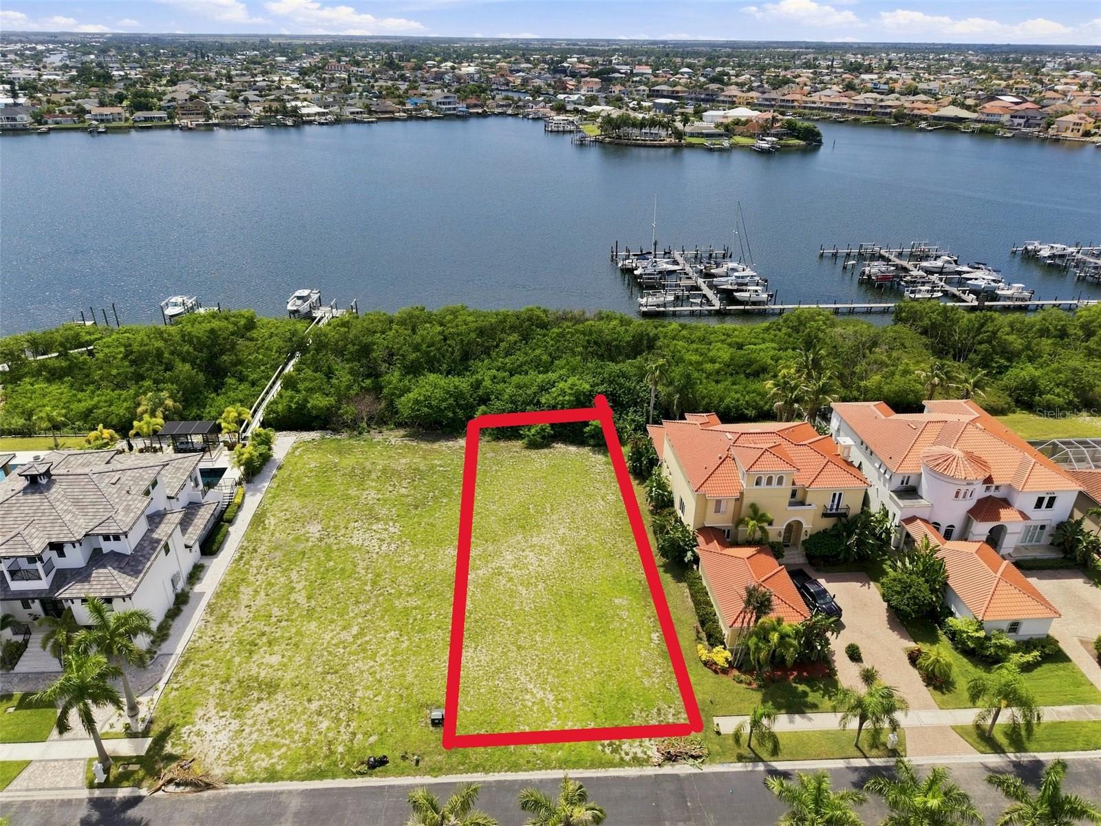 6111 Lagomar Ln, Apollo Beach, FL 33572