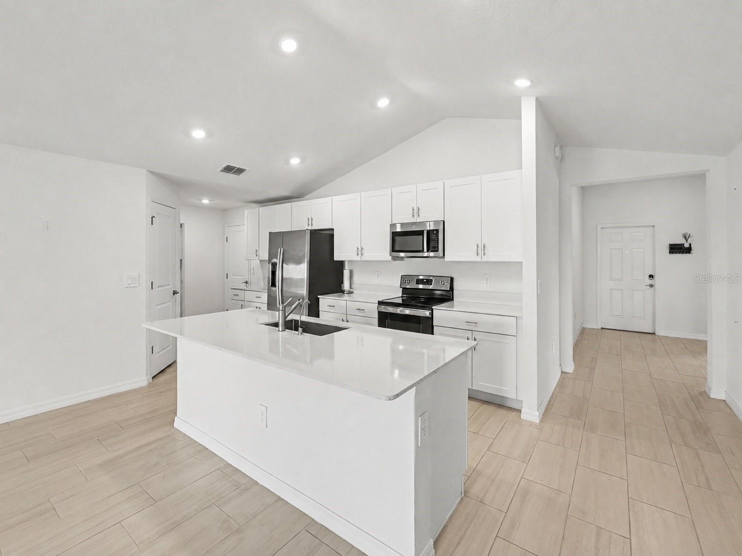 15281 Zircon Red Dr, Wimauma, FL 33598