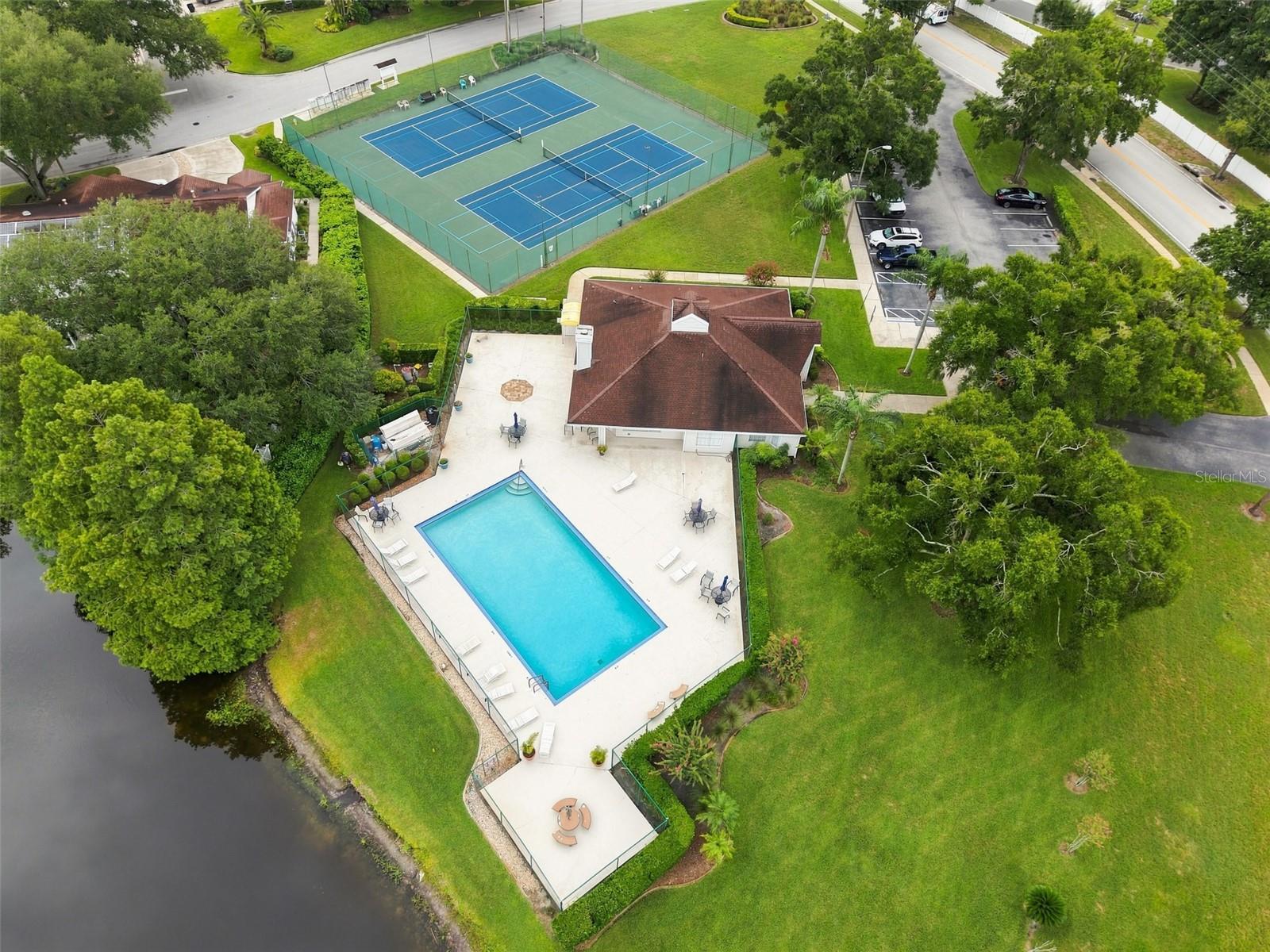 1821 Lake Heron Dr, Lutz, FL 33549