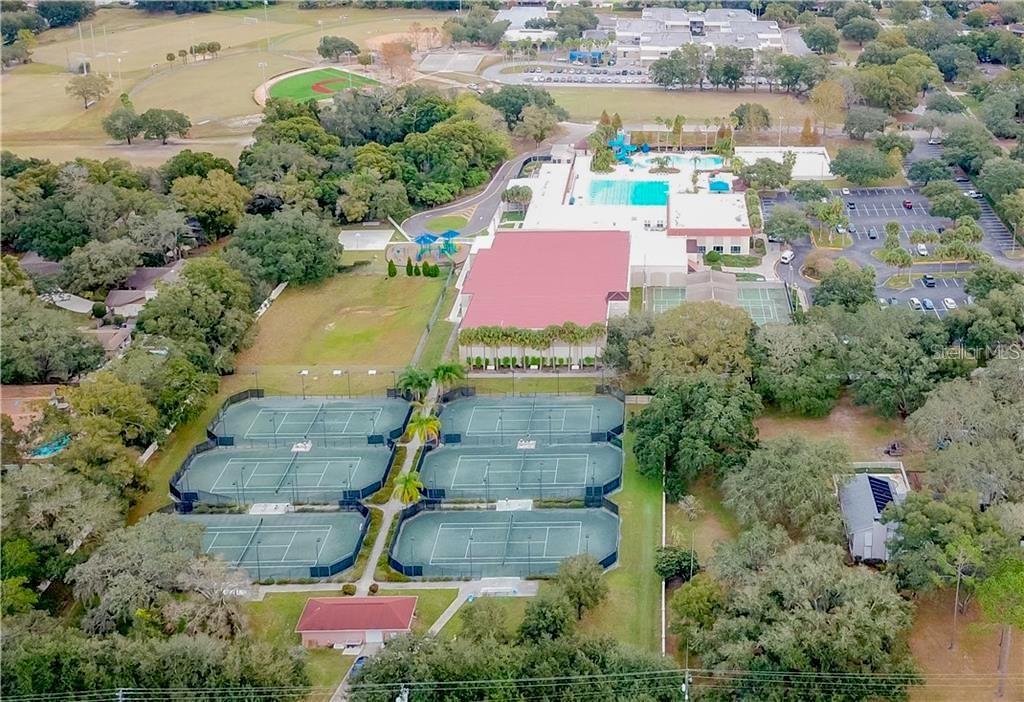 936 N Riverhills Dr, Tampa, FL 33617