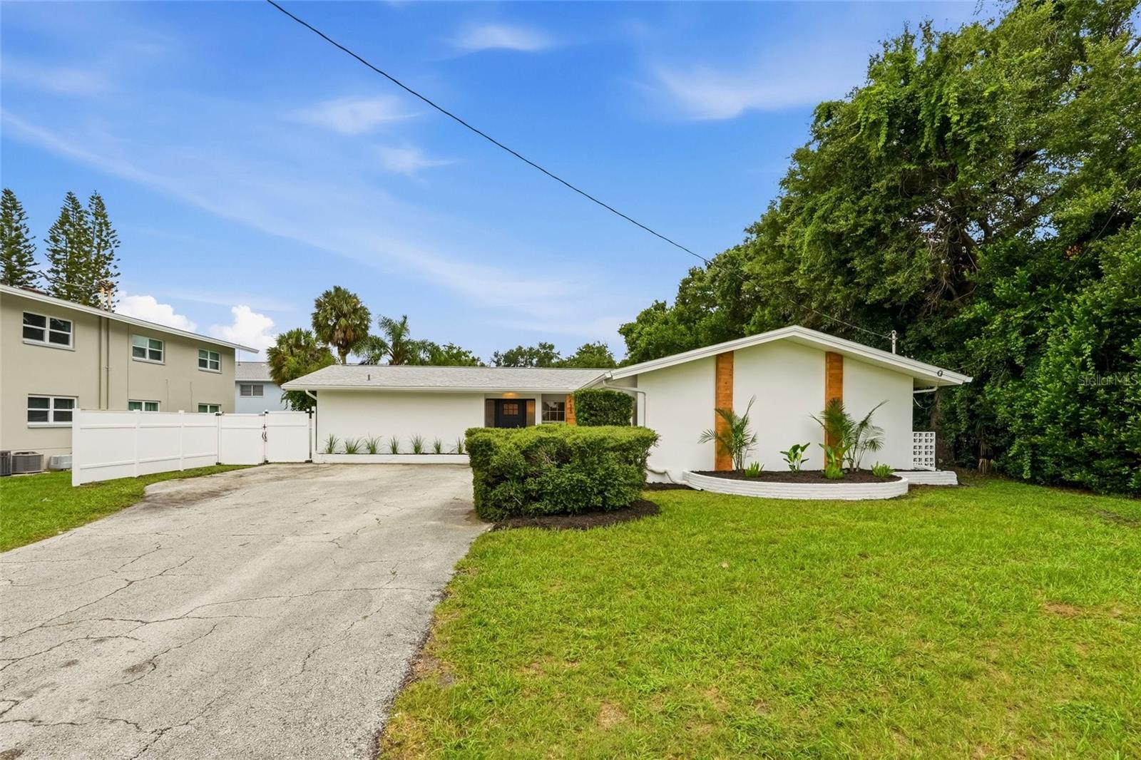 435 Mehlenbacher Rd, Largo, FL 33770