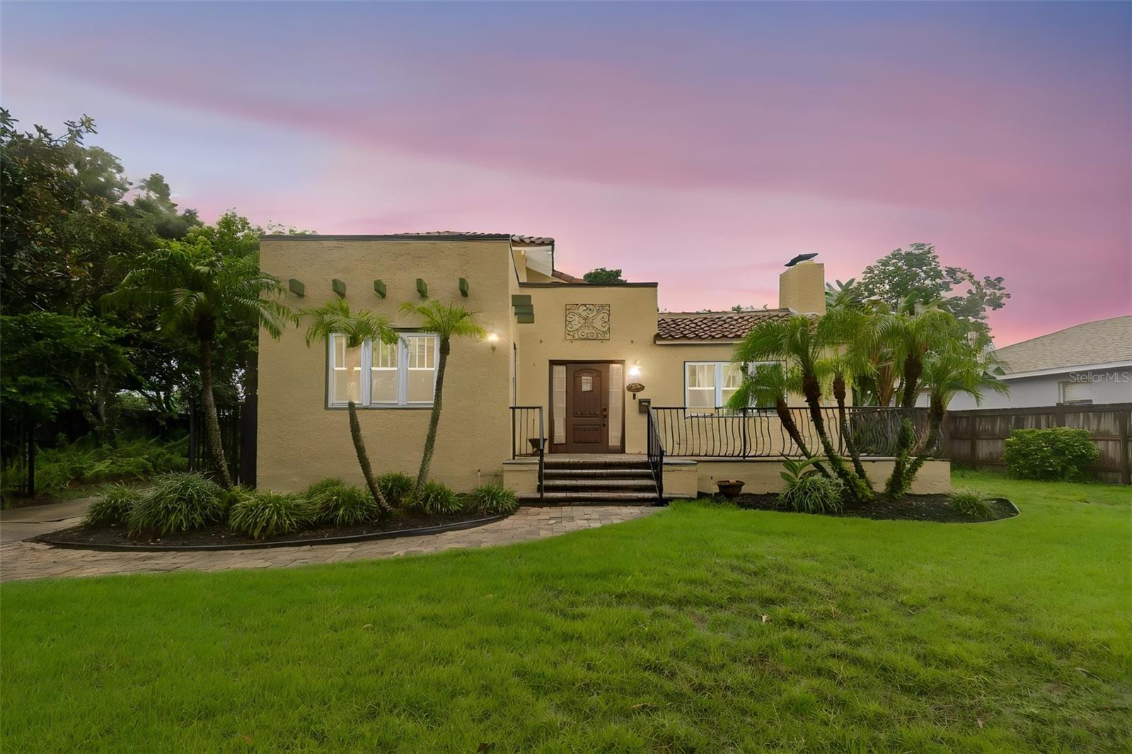 2518 Granada Cir E, St Petersburg, FL 33712