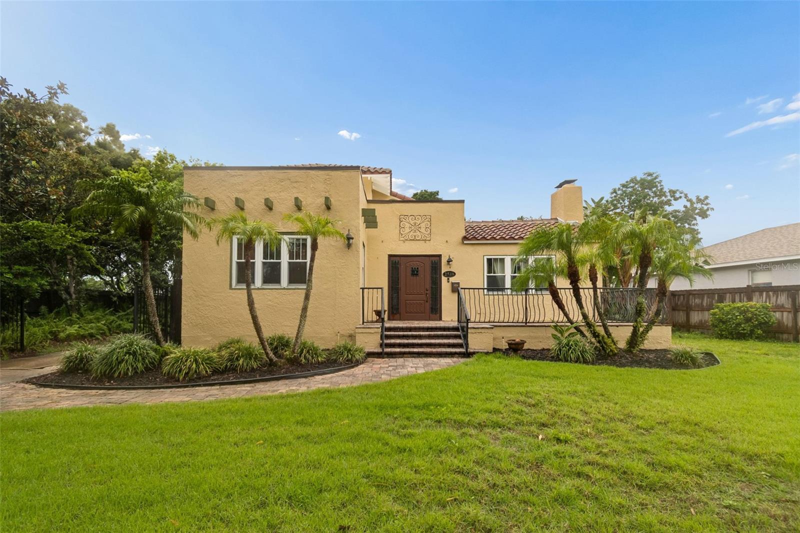 2518 Granada Cir E, St Petersburg, FL 33712