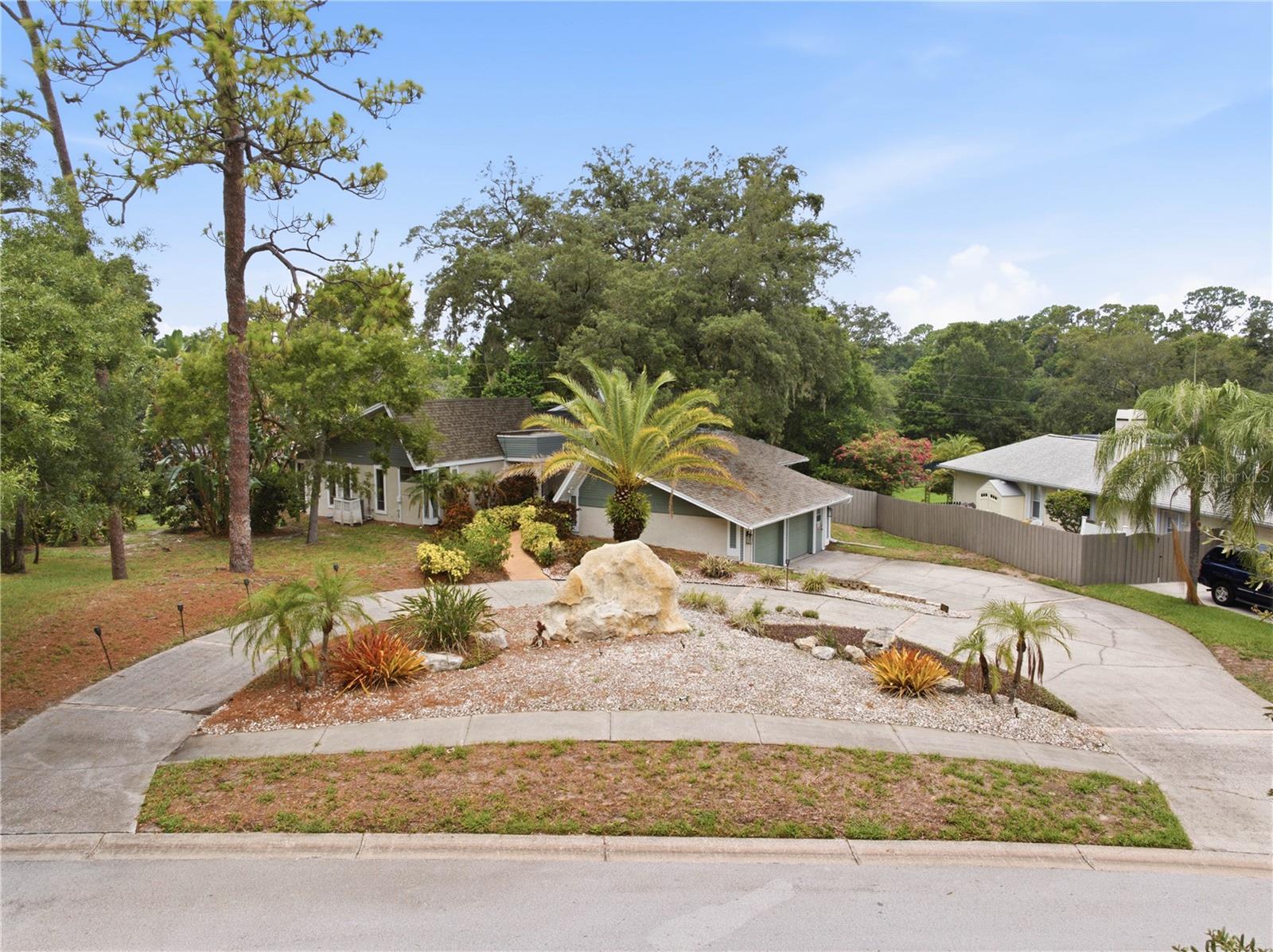 2860 Briarwood Ln, Palm Harbor, FL 34683