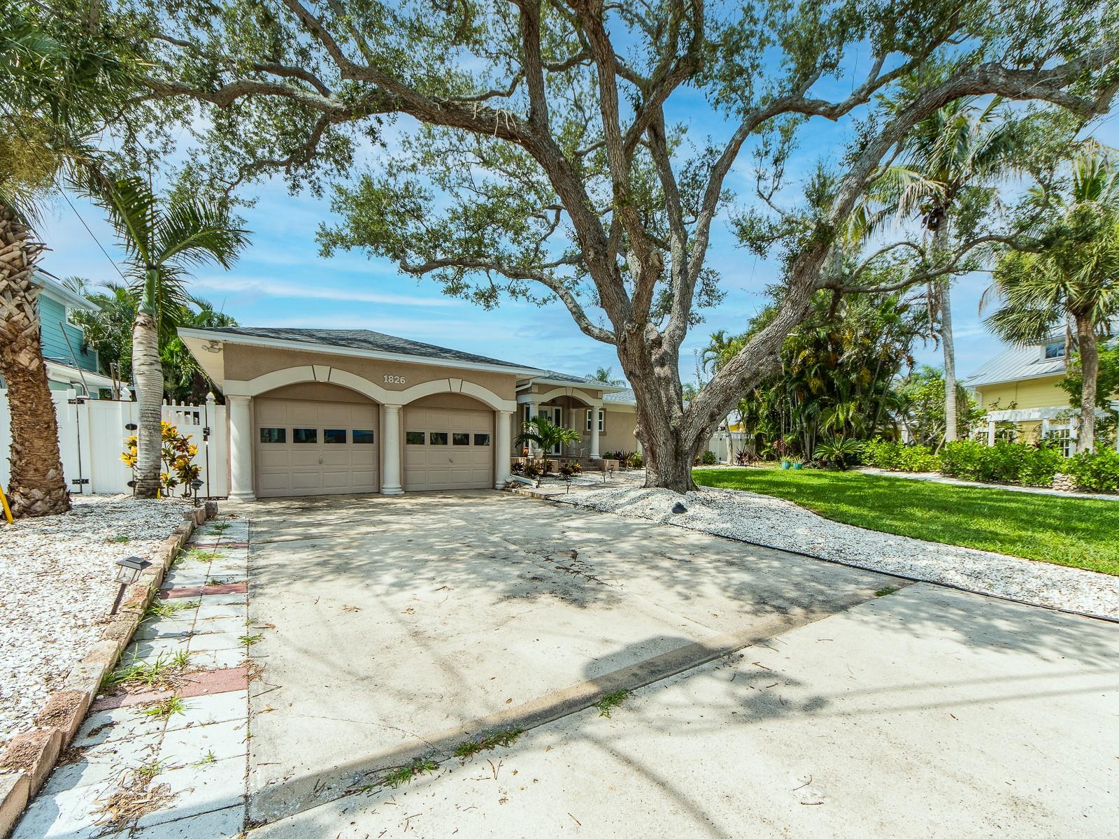 1826 Venetian Point Dr, Clearwater, FL 33755