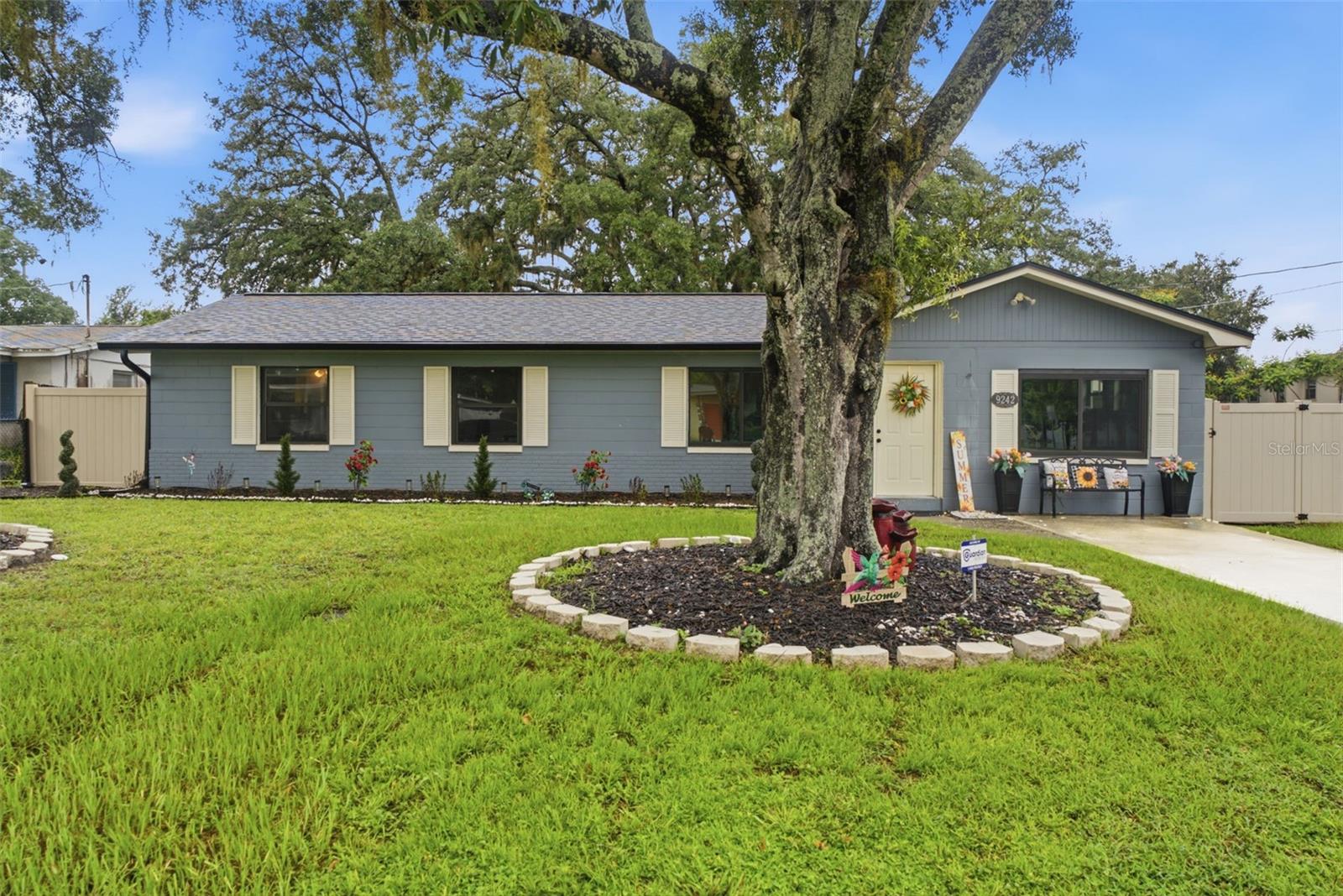 9242 N 52nd St, Tampa, FL 33617
