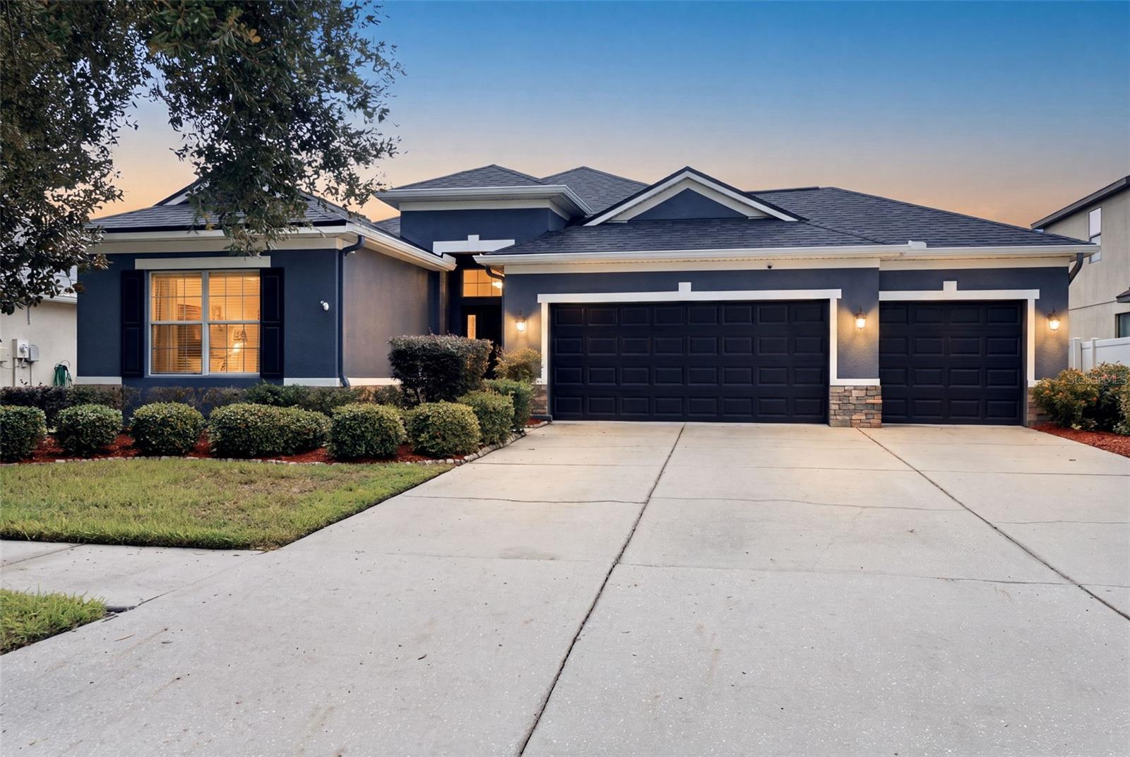11105 Wembley Landing Dr, Lithia, FL 33547