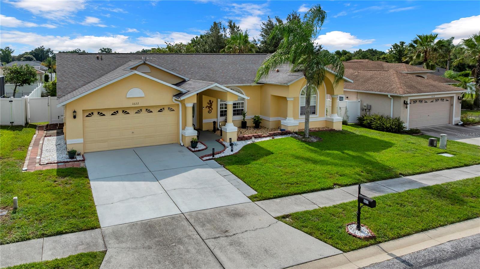 1622 Crazy Horse Dr, Lutz, FL 33548