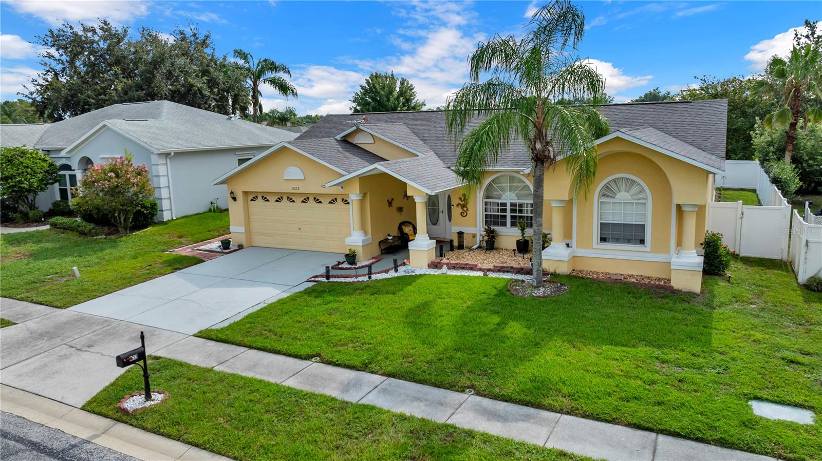 1622 Crazy Horse Dr, Lutz, FL 33548