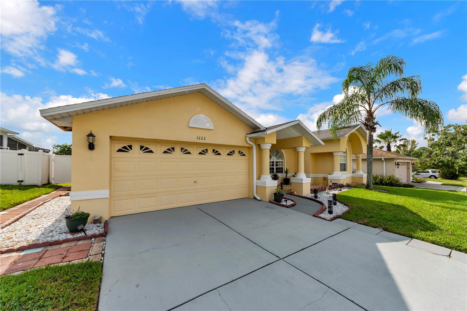 1622 Crazy Horse Dr, Lutz, FL 33548