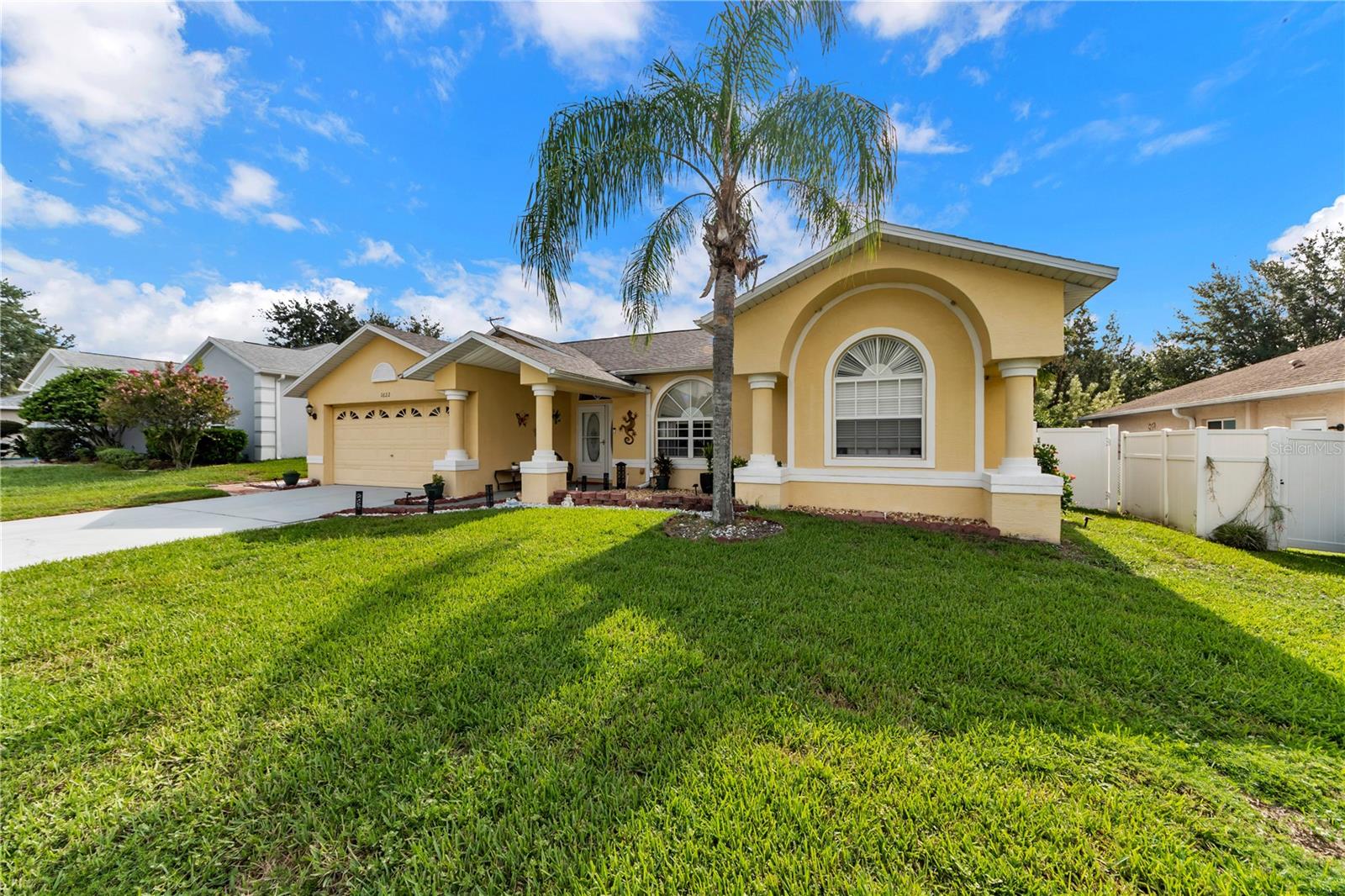 1622 Crazy Horse Dr, Lutz, FL 33548