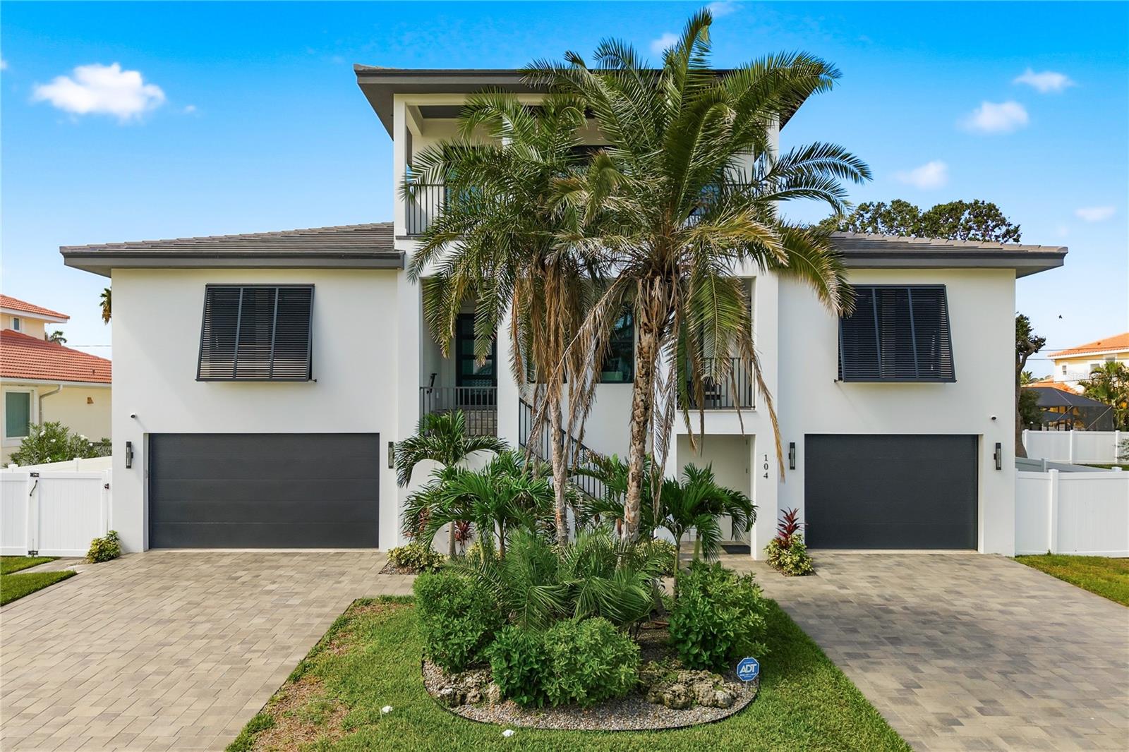 104 17th St, Belleair Beach, FL 33786