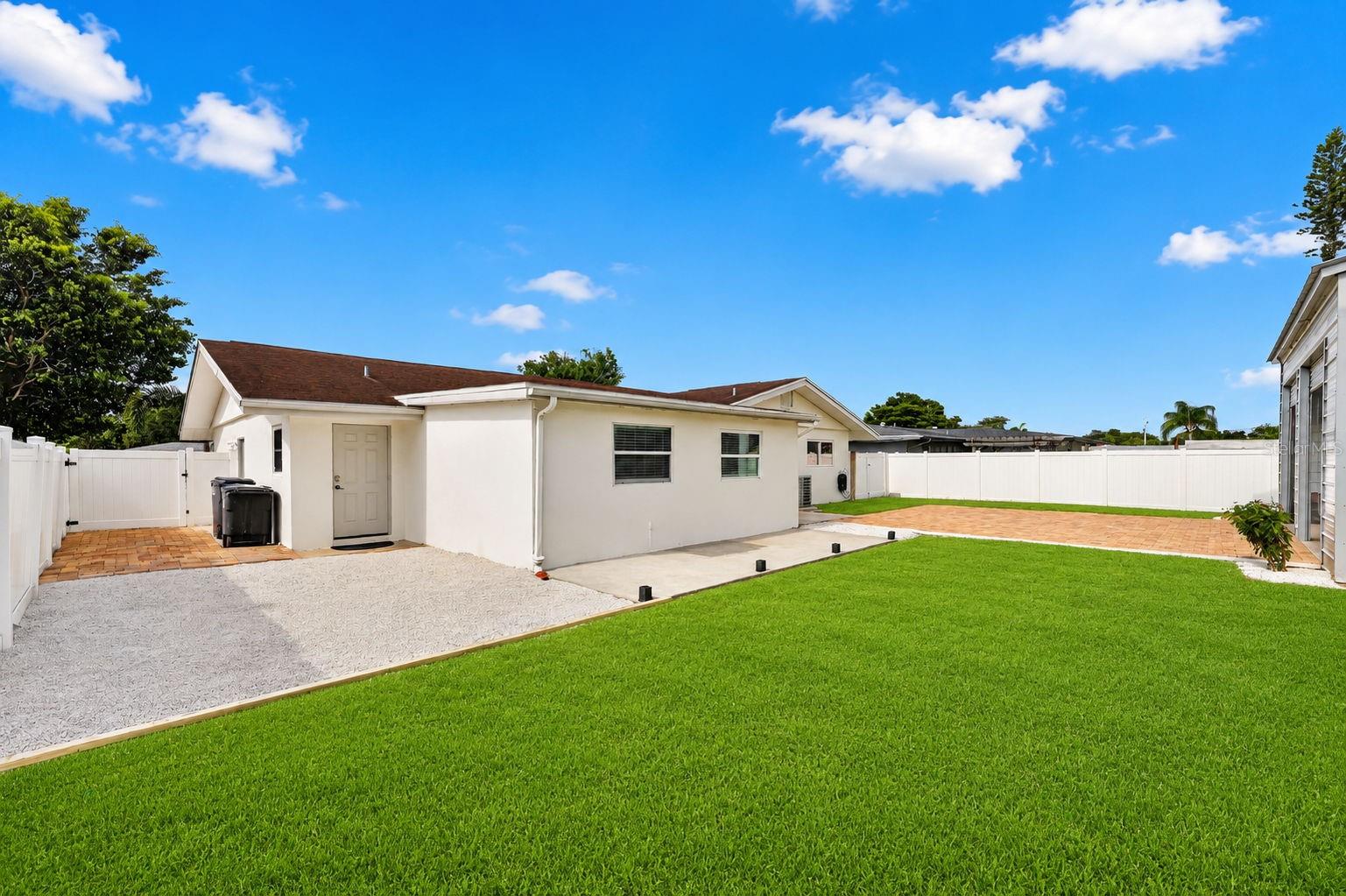 2711 27th Avenue Dr W, Bradenton, FL 34205