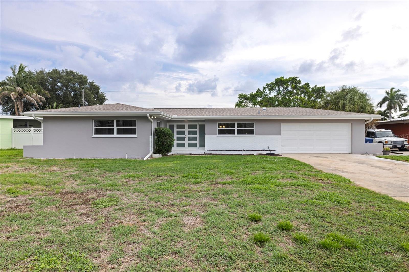 7073 S Shore Dr S, St Petersburg, FL 33707