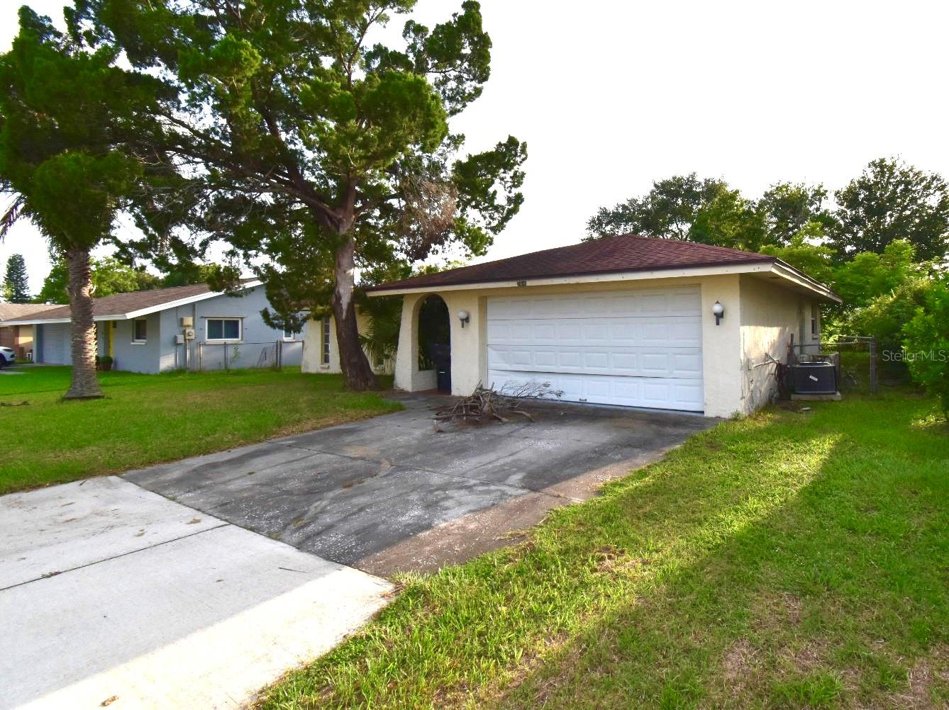 704 Lemonwood Dr, Oldsmar, FL 34677