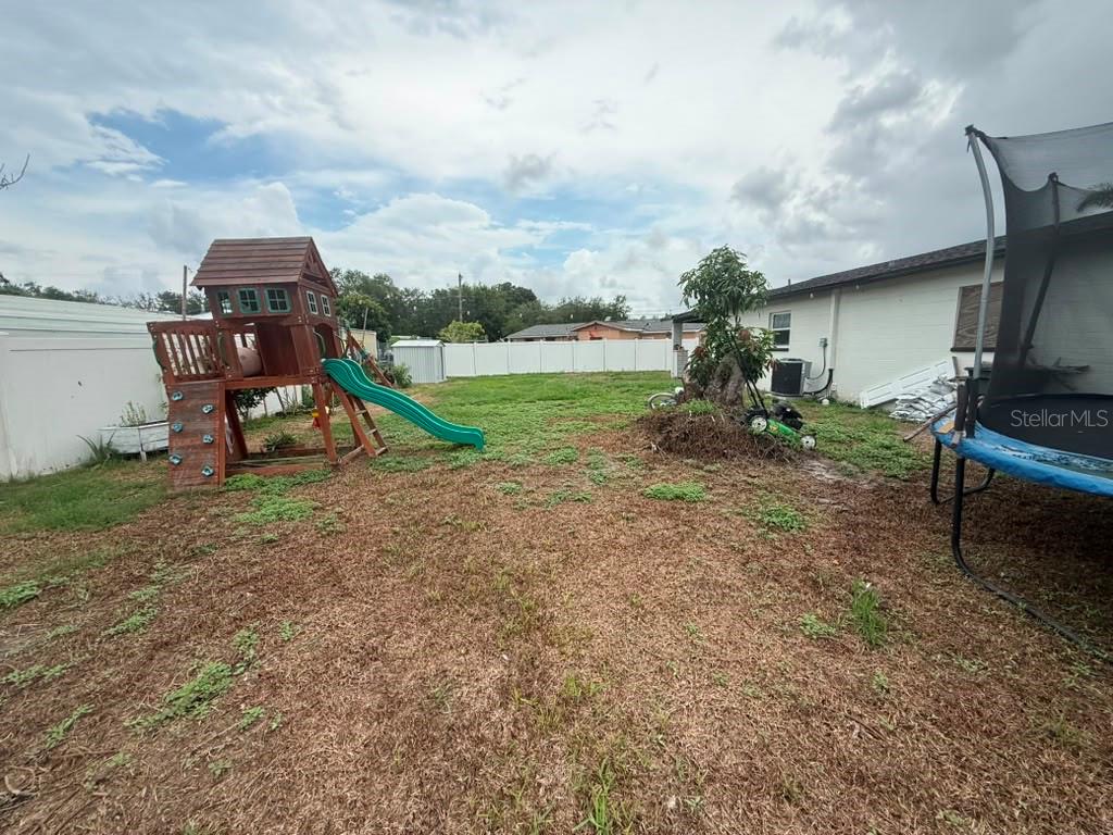 1402 4th Ave NE, Ruskin, FL 33570