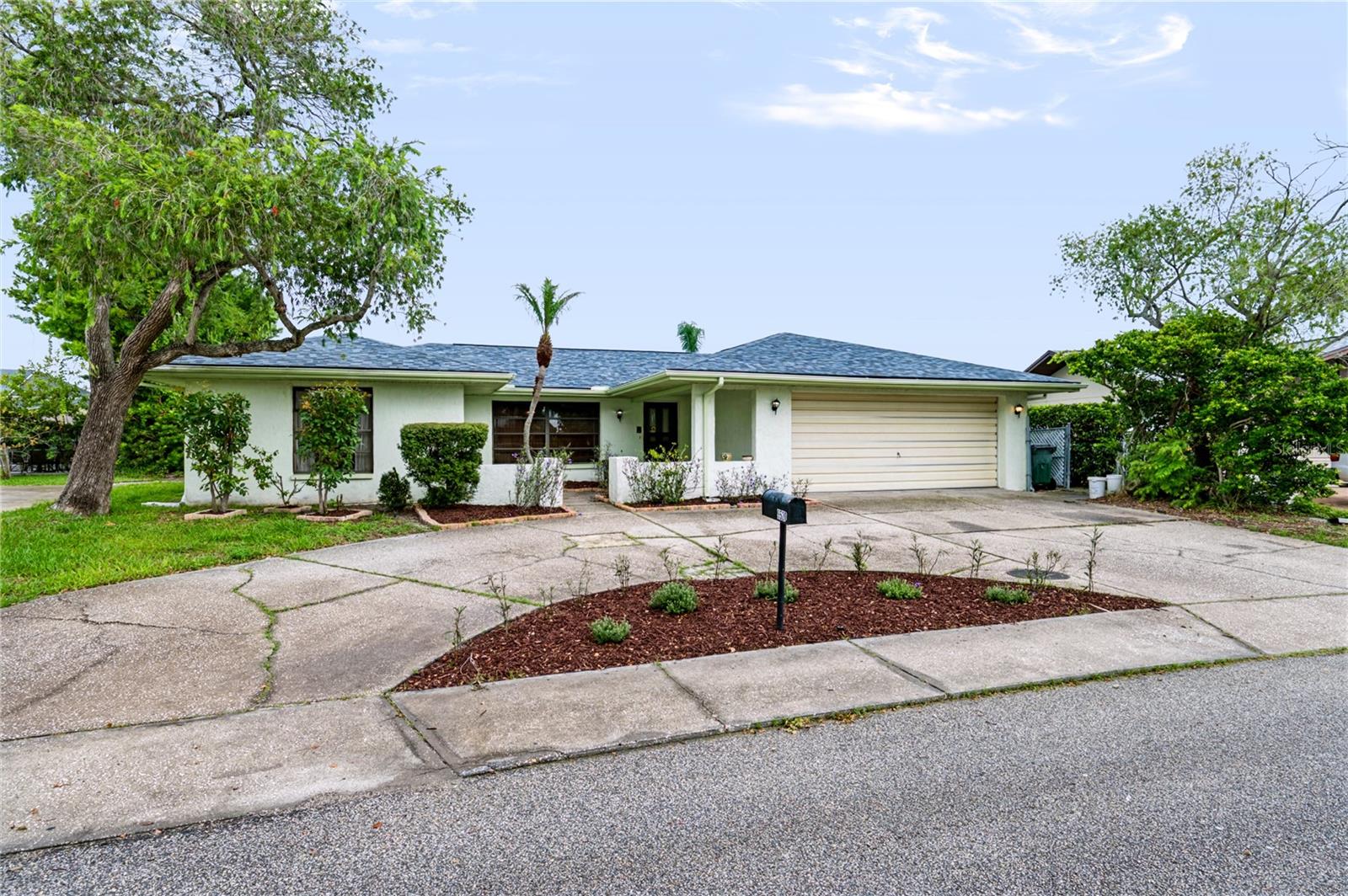 9520 Lake Christina Ln, Port Richey, FL 34668