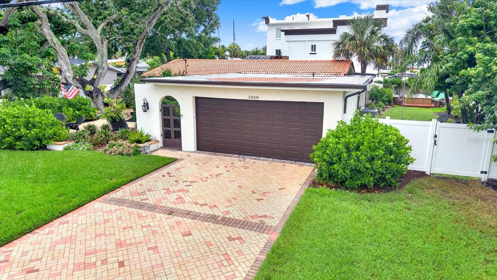 1040 Palm Dr, Belleair Beach, FL 33786