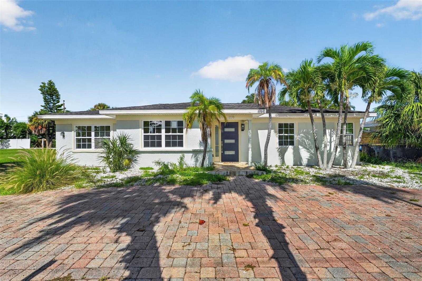 870 Narcissus Ave, Clearwater Beach, FL 33767