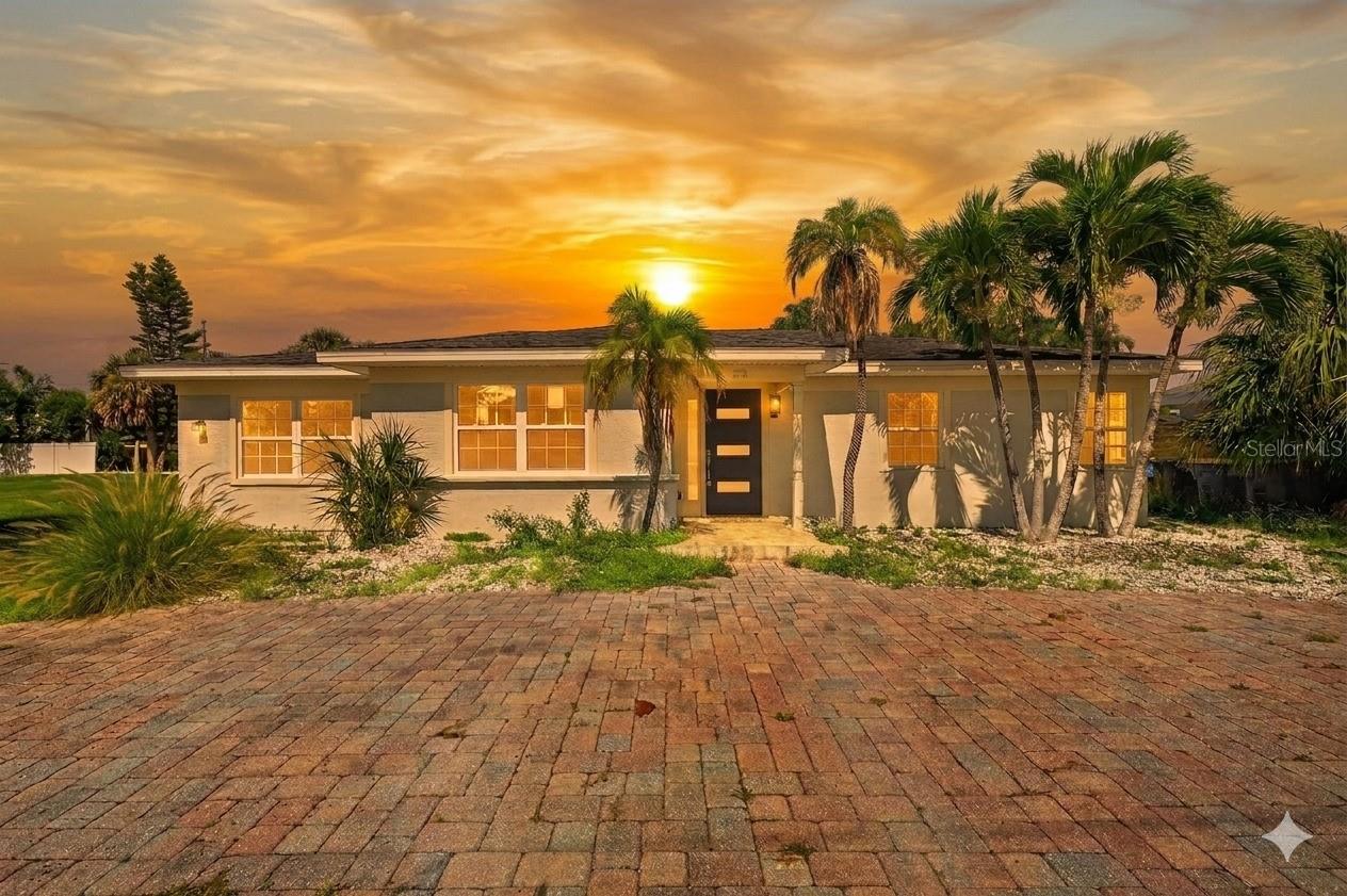 870 Narcissus Ave, Clearwater Beach, FL 33767
