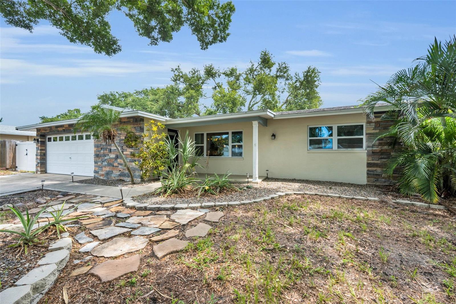 13760 87th Pl, Seminole, FL 33776