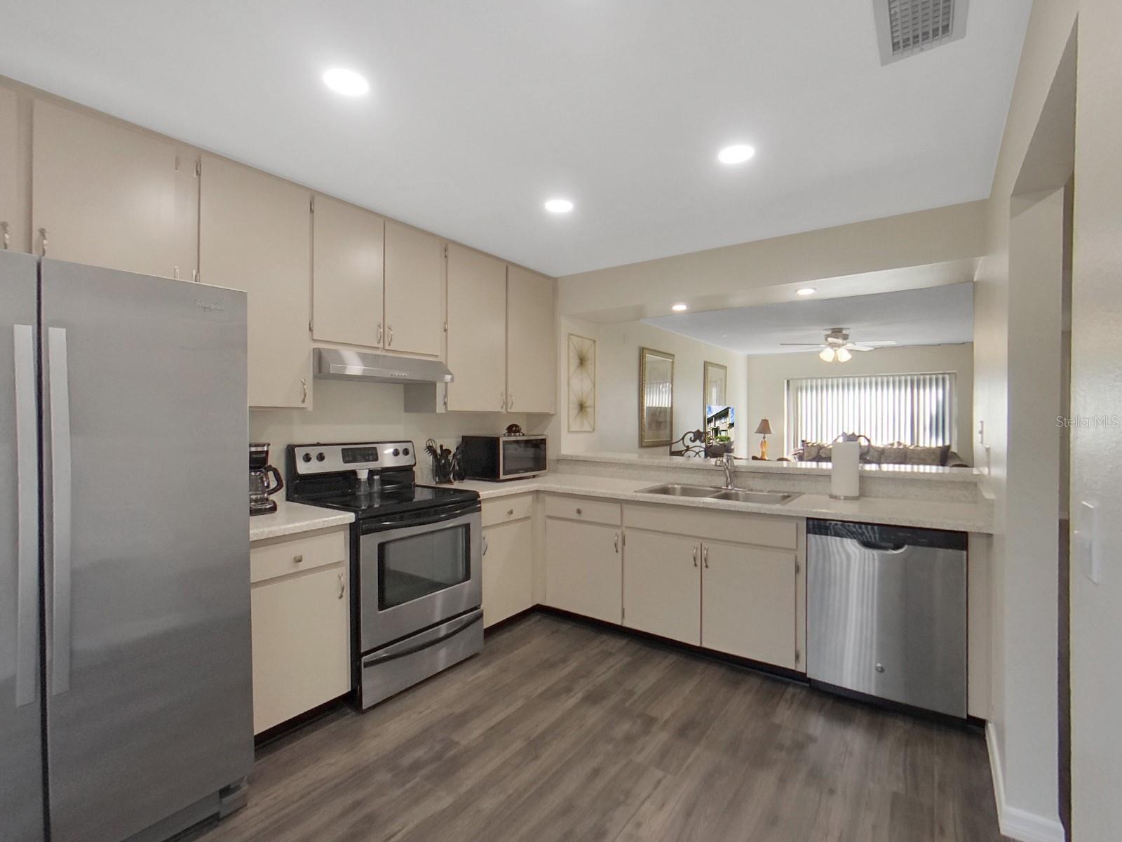 7805 Amberlea Ct, Temple Terrace, FL 33637