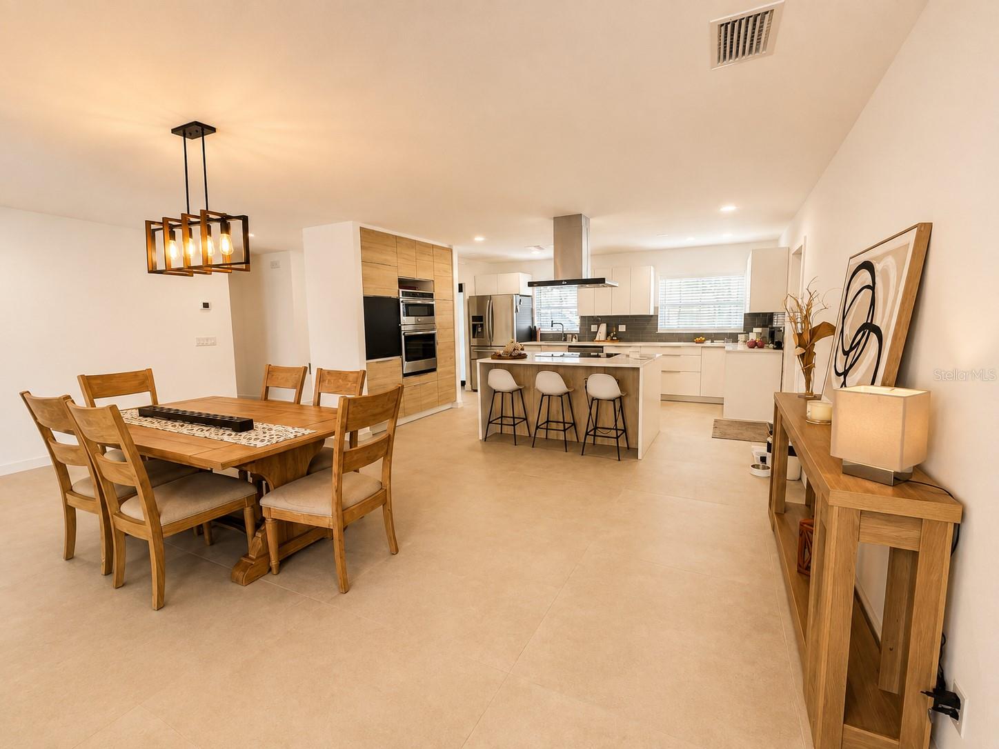 1712 Indian Rocks Rd, Belleair, FL 33756