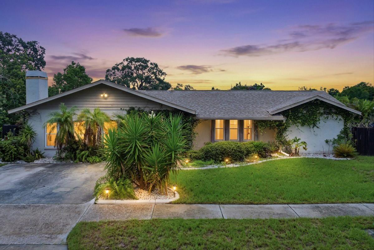 1221 E Lime St, Tarpon Springs, FL 34689
