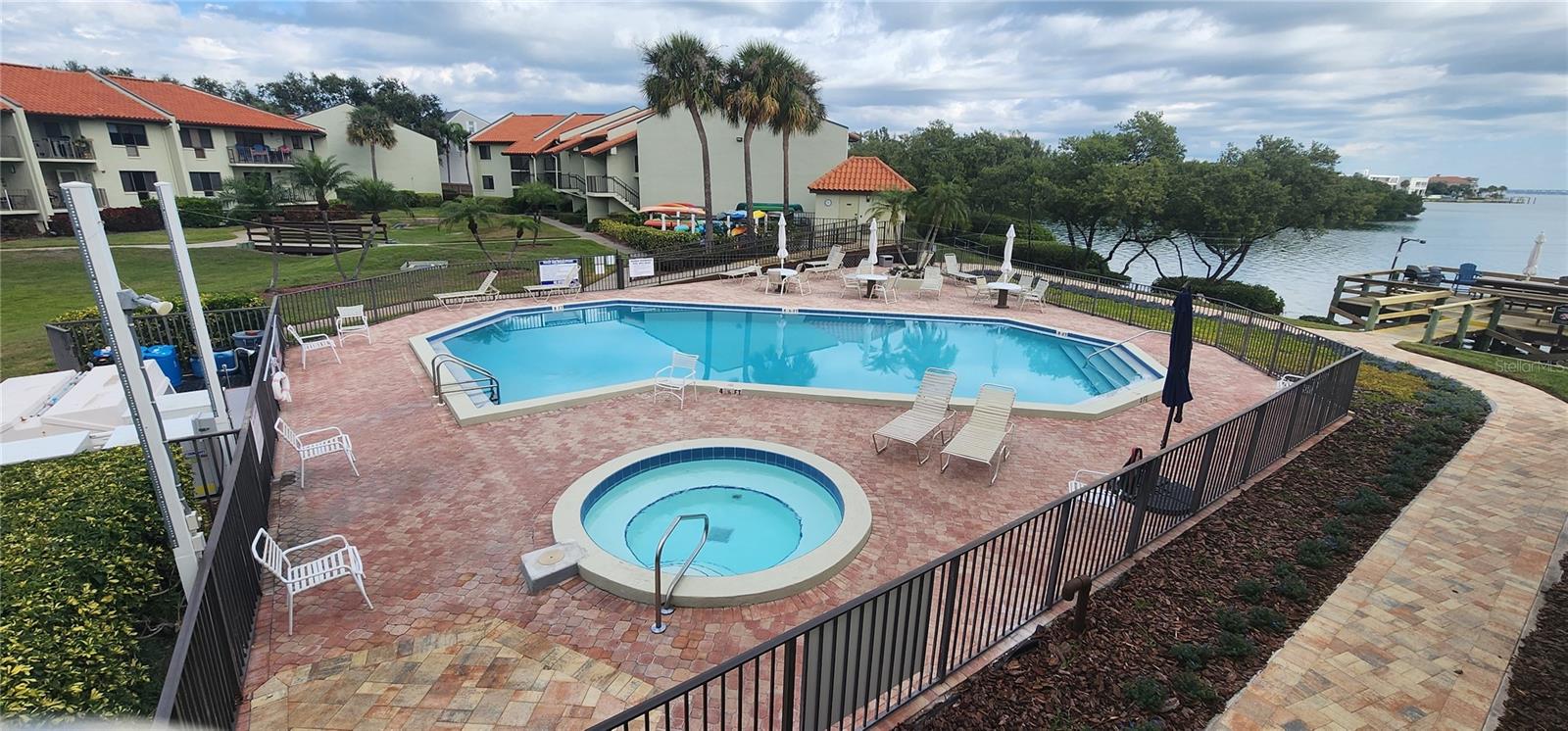 1515 Pinellas Bayway S #17, St Petersburg, FL 33715