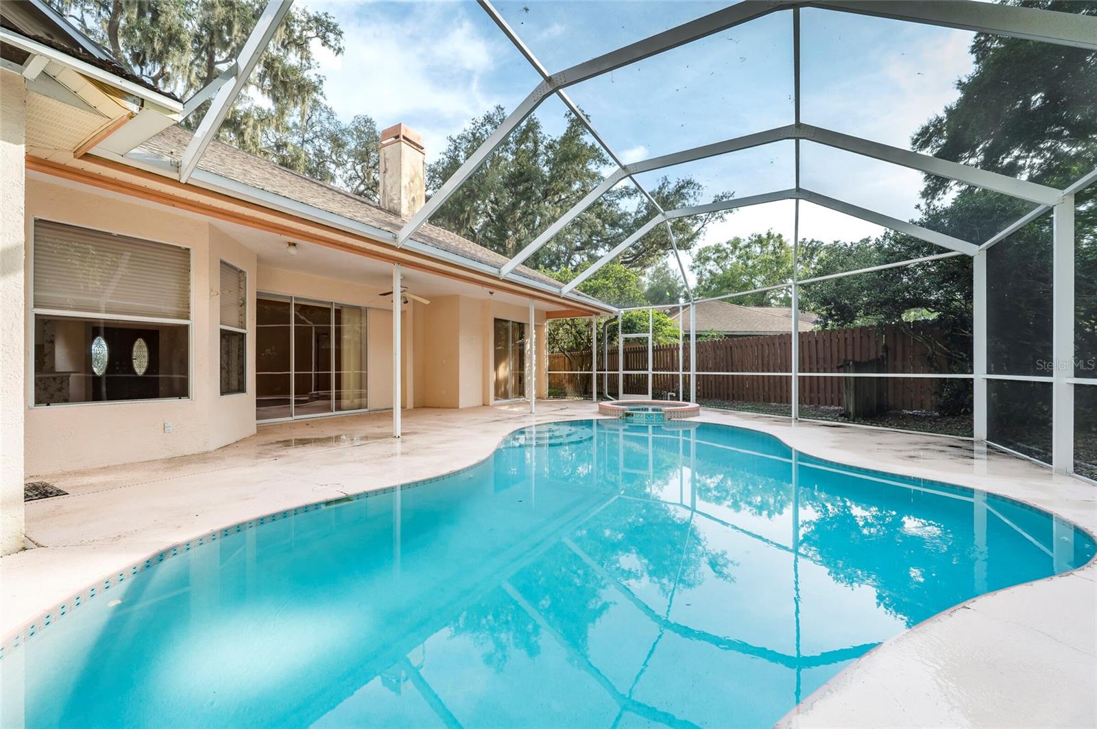 1336 Waterwood Dr, Lutz, FL 33559