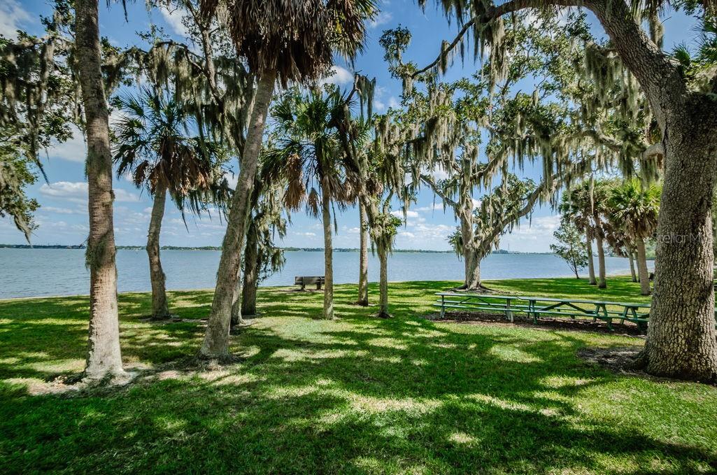 511 Haverhill Ln, Safety Harbor, FL 34695