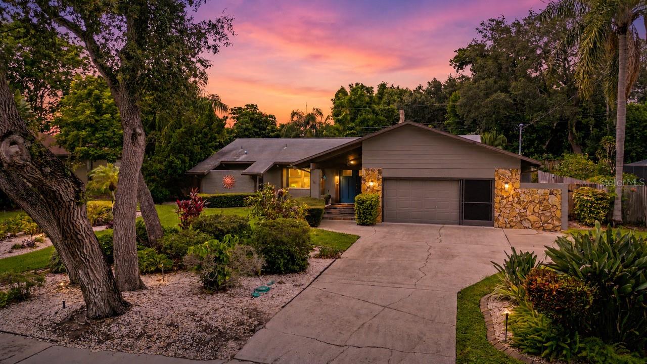 1706 Avoca Dr, Tarpon Springs, FL 34689