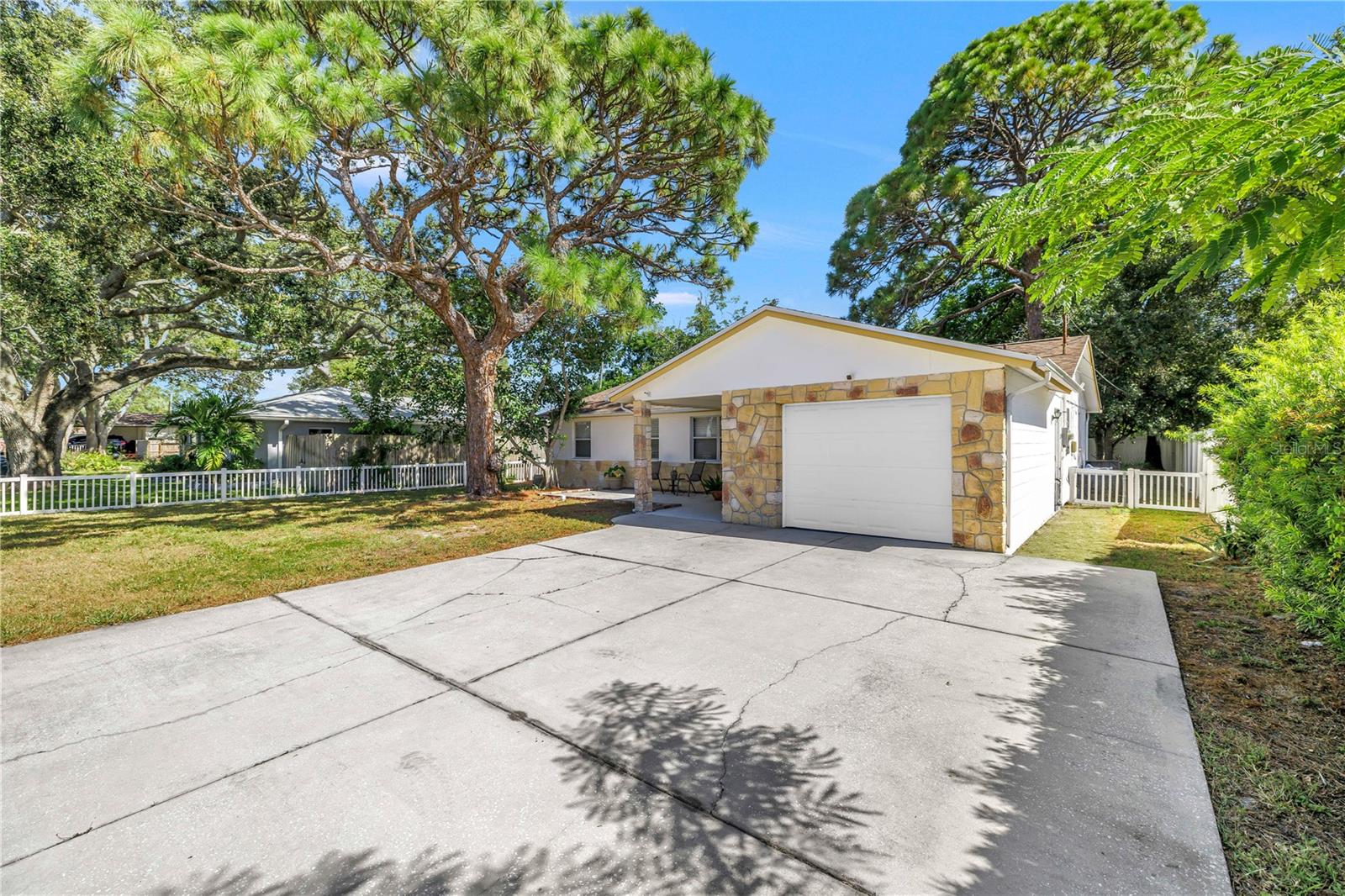 518 62nd Ave NE, St Petersburg, FL 33702
