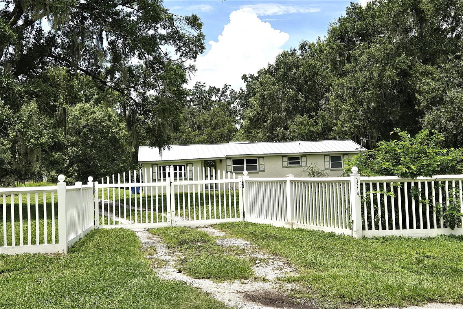 1214 Jerry Smith Rd, Dover, FL 33527