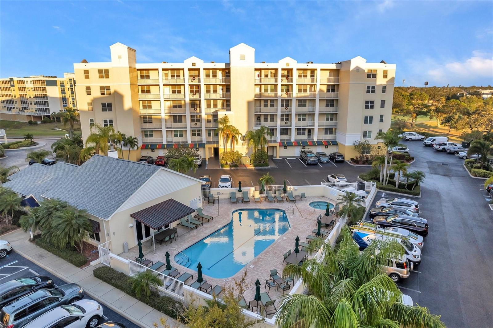 1200 Country Club Dr #3105, Largo, FL 33771