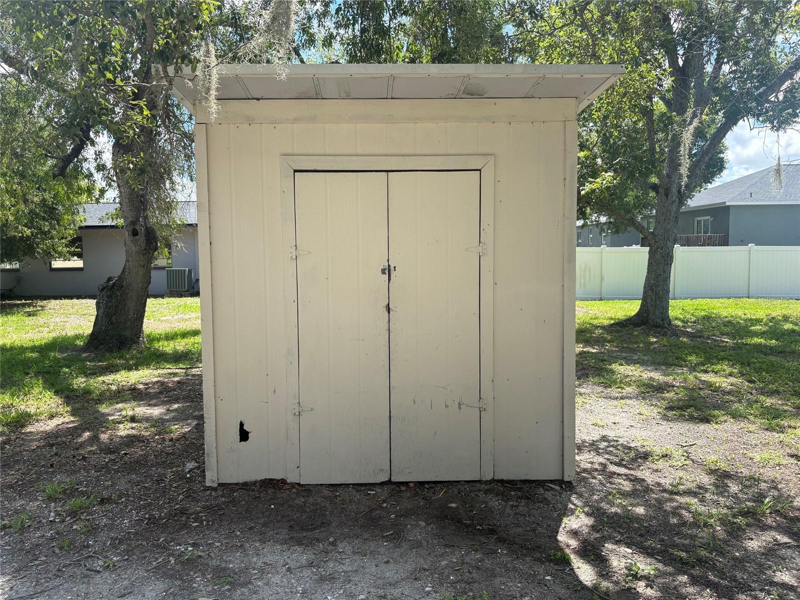 607 2nd St NW, Ruskin, FL 33570