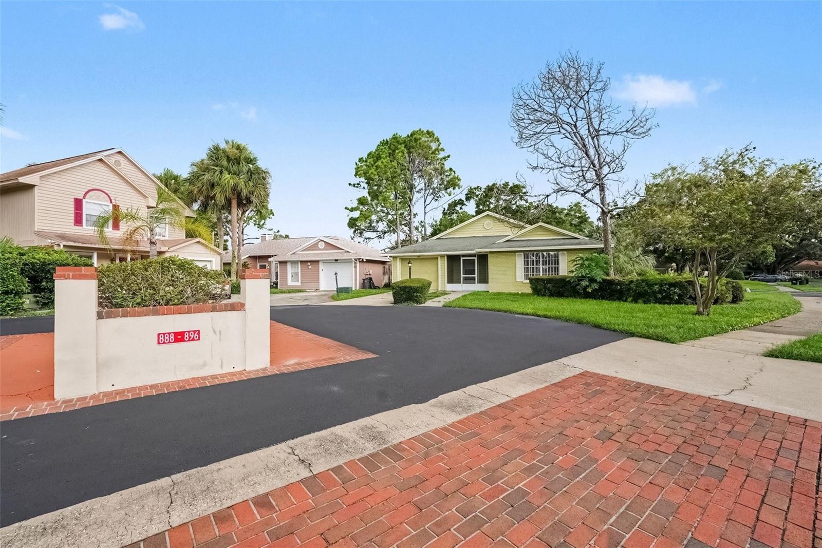 888 Franklin Cir, Palm Harbor, FL 34683
