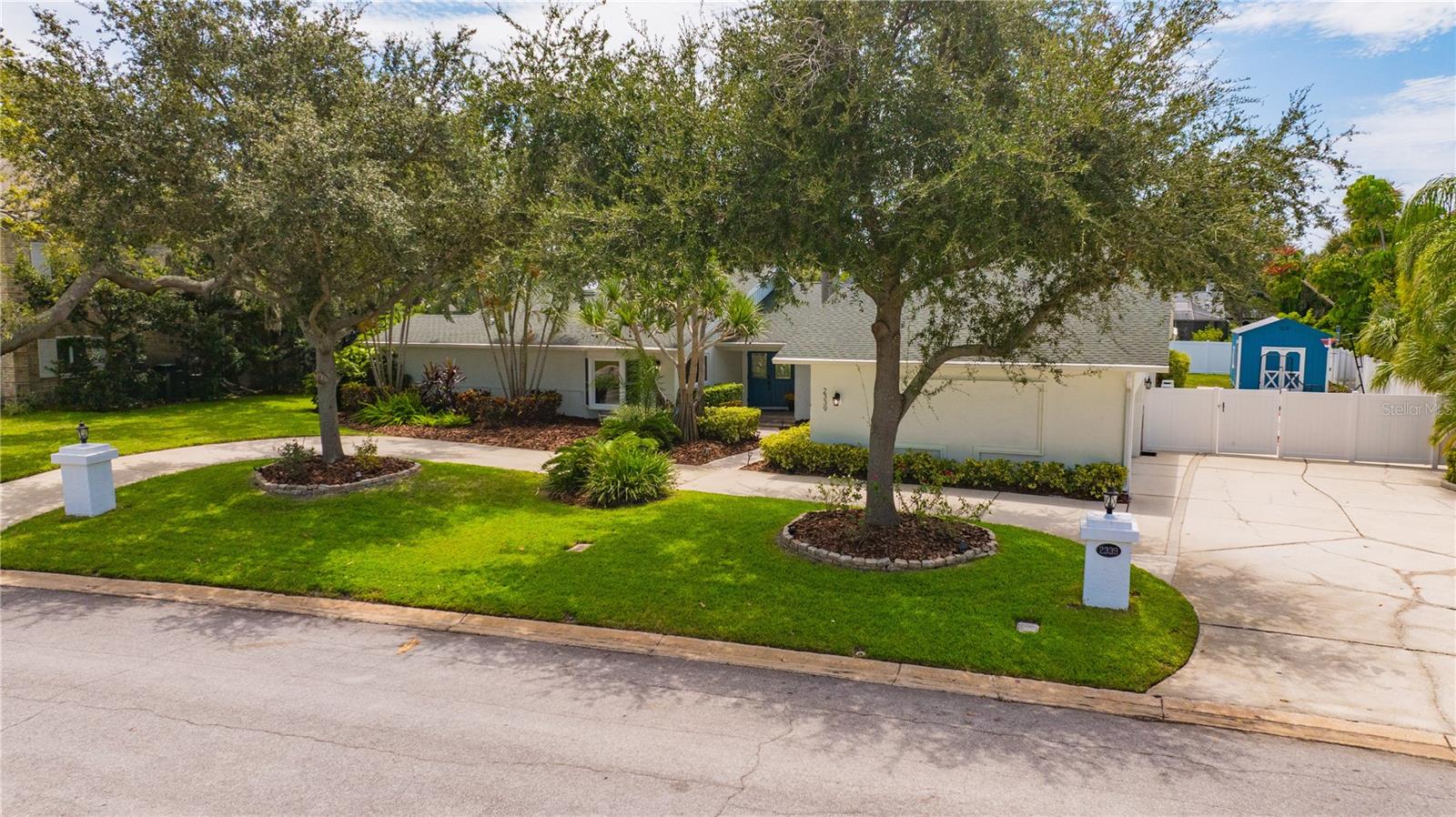 2339 Kings Point Dr, Largo, FL 33774