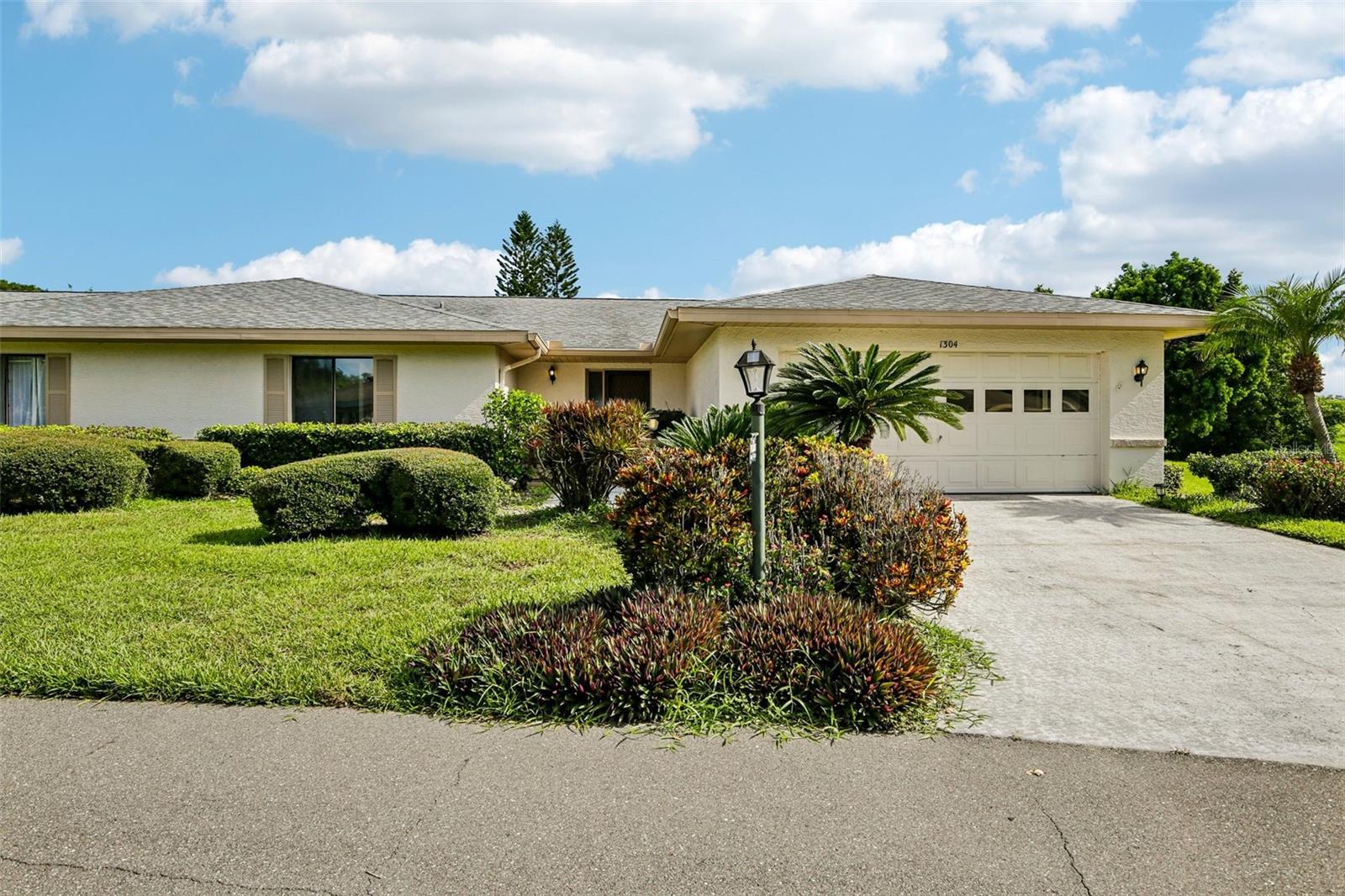 1304 Leland Dr, Sun City Center, FL 33573