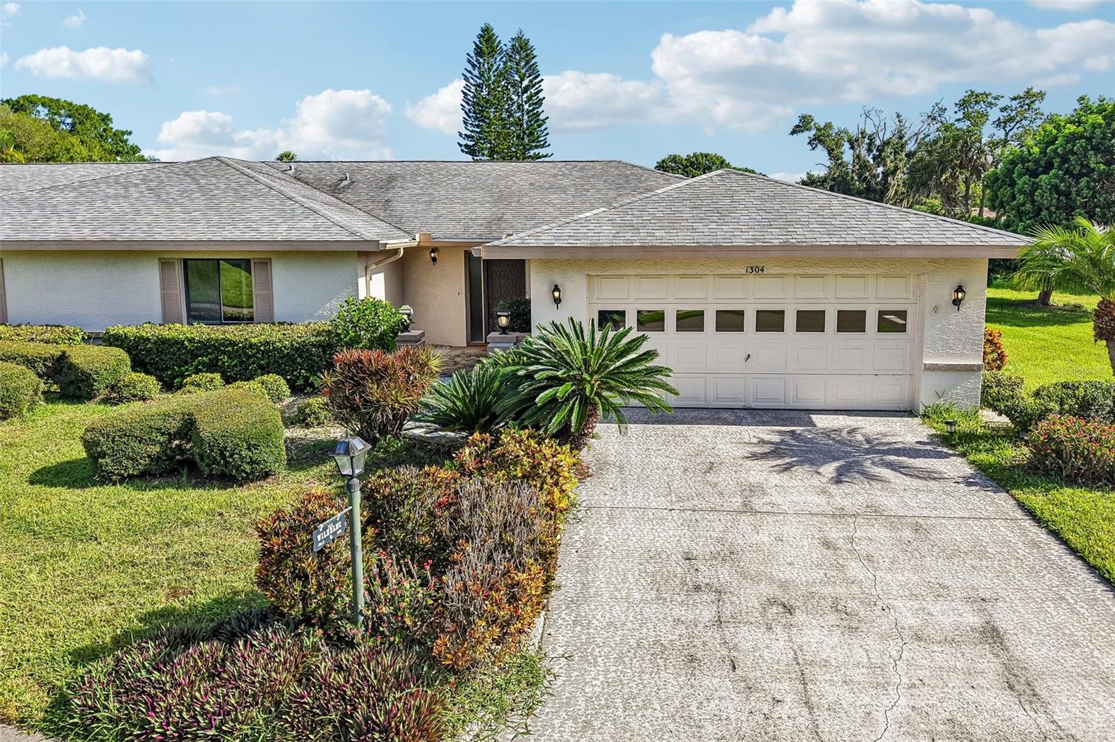 1304 Leland Dr, Sun City Center, FL 33573