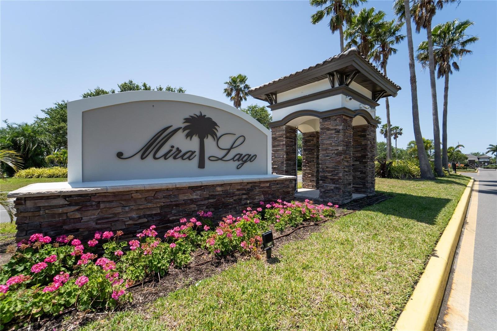 1724 Mira Lago Cir, Ruskin, FL 33570