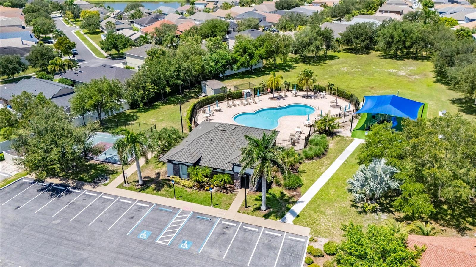 1724 Mira Lago Cir, Ruskin, FL 33570