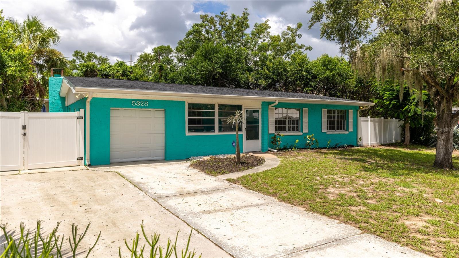 5328 Rainbow Dr, Temple Terrace, FL 33617